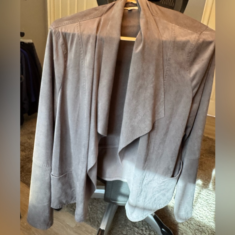 This item CANNOT be sold due to damage and unsure how to delete it